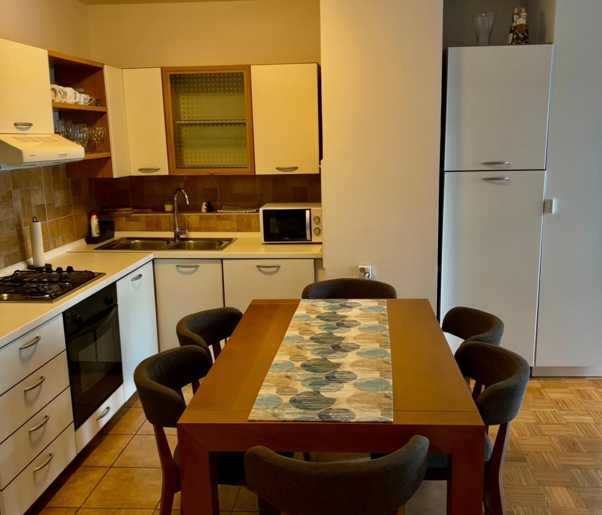 Apartment Udoban Stan U Centru *